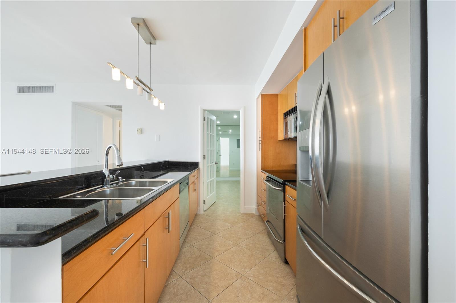 ISLAND POINTE CONDO - Residential