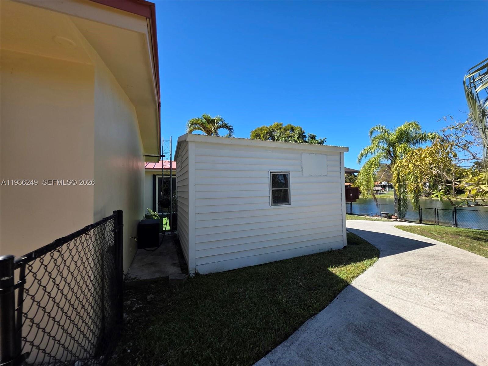 KENDALE LAKES SEC EIGHT - Residential