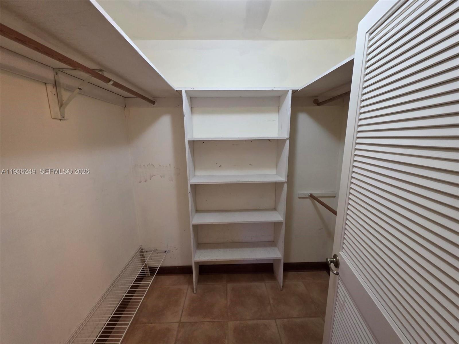 KENDALE LAKES SEC EIGHT - Residential