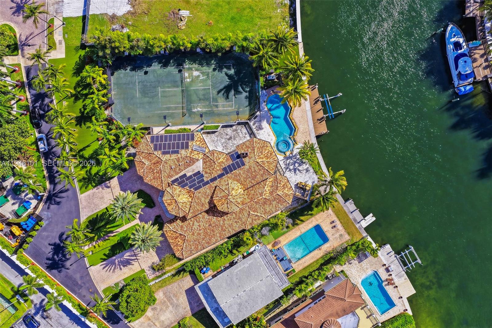 GOLDEN BEACH SEC F - Residential