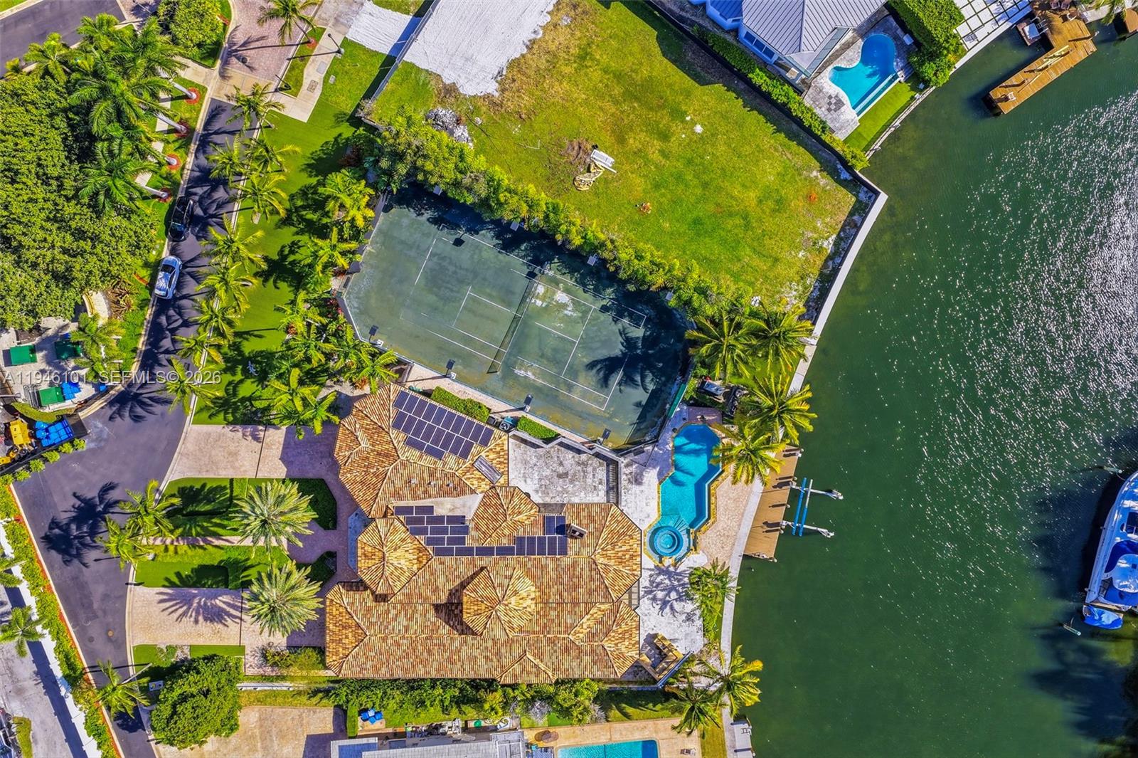GOLDEN BEACH SEC F - Residential