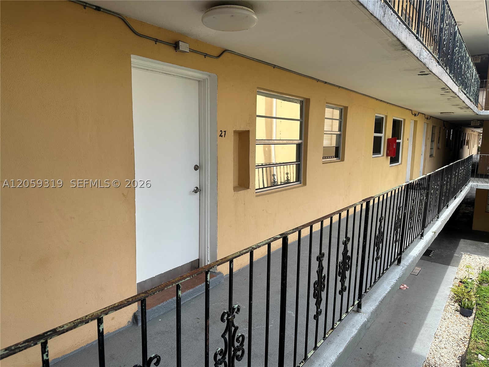 TROPICAL PARK CONDO - Residential