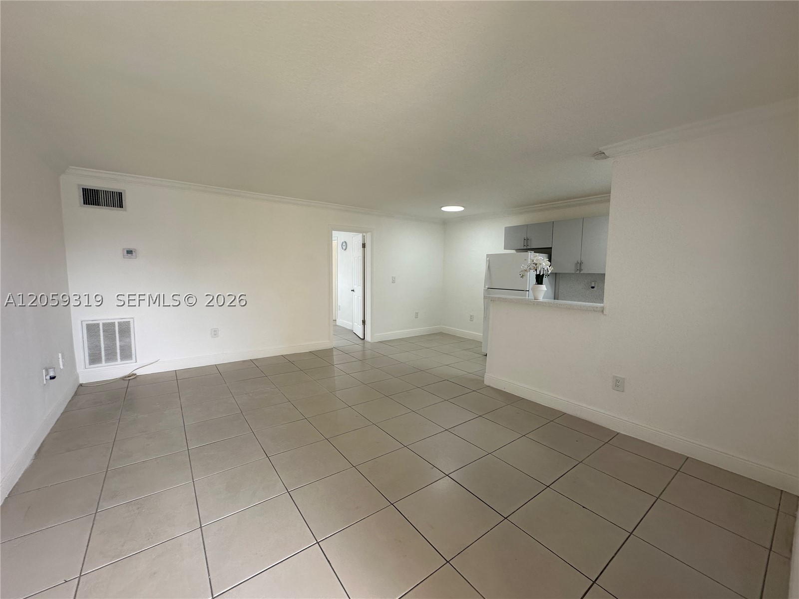 TROPICAL PARK CONDO - Residential