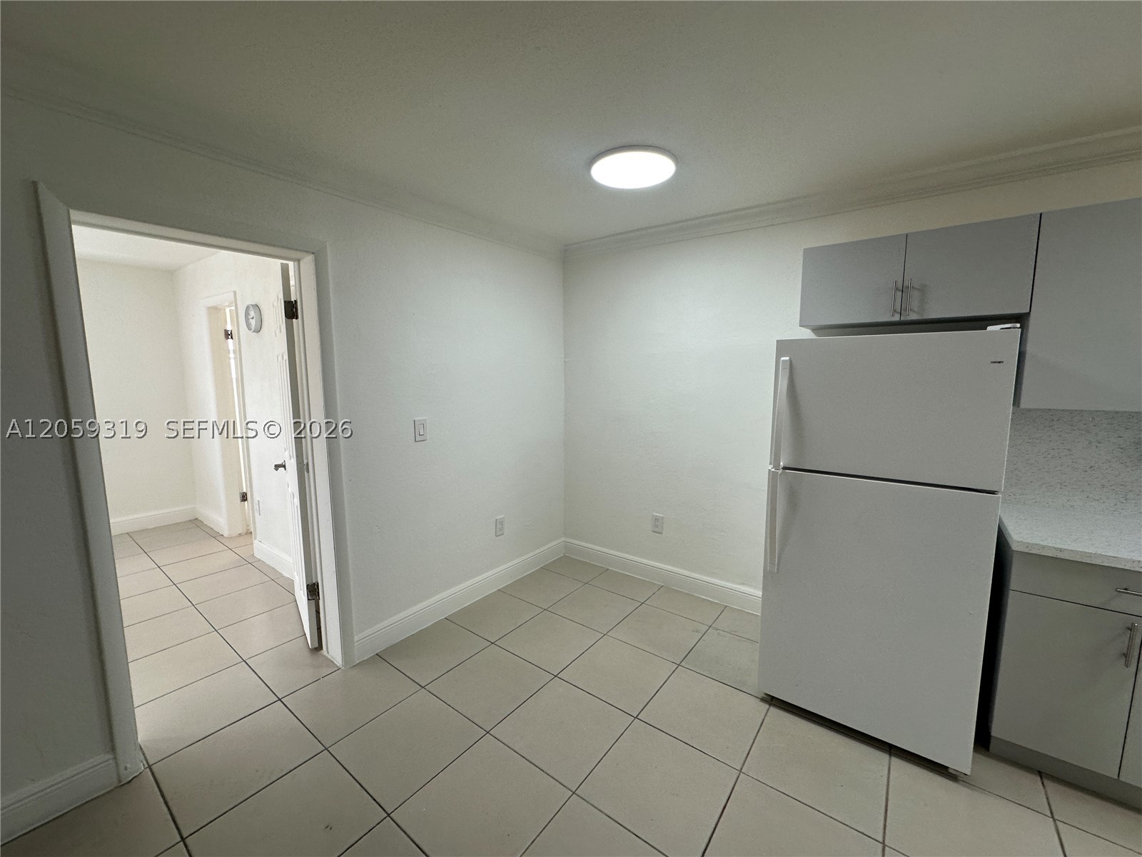 TROPICAL PARK CONDO - Residential
