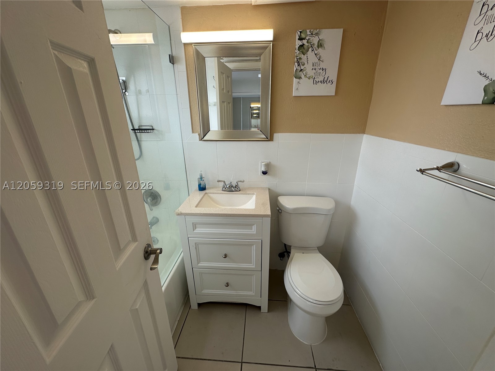 TROPICAL PARK CONDO - Residential