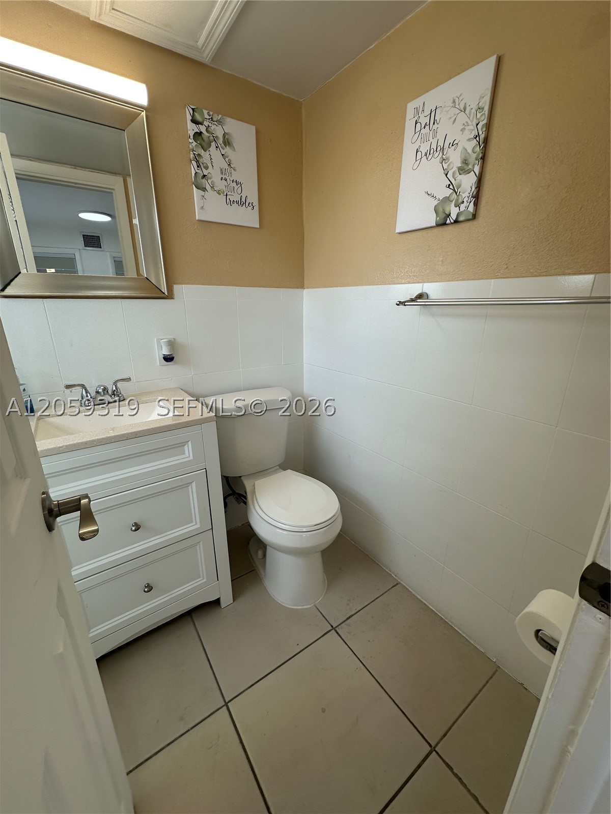 TROPICAL PARK CONDO - Residential