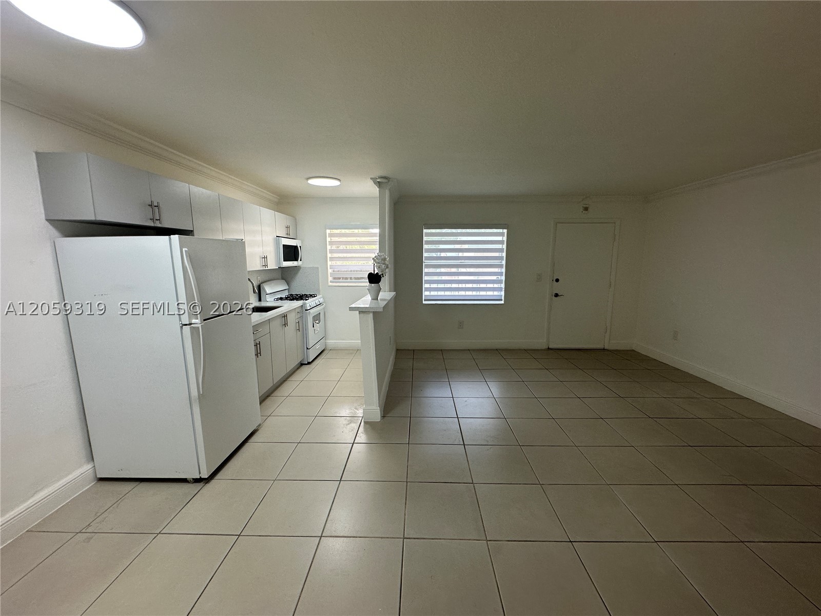 TROPICAL PARK CONDO - Residential