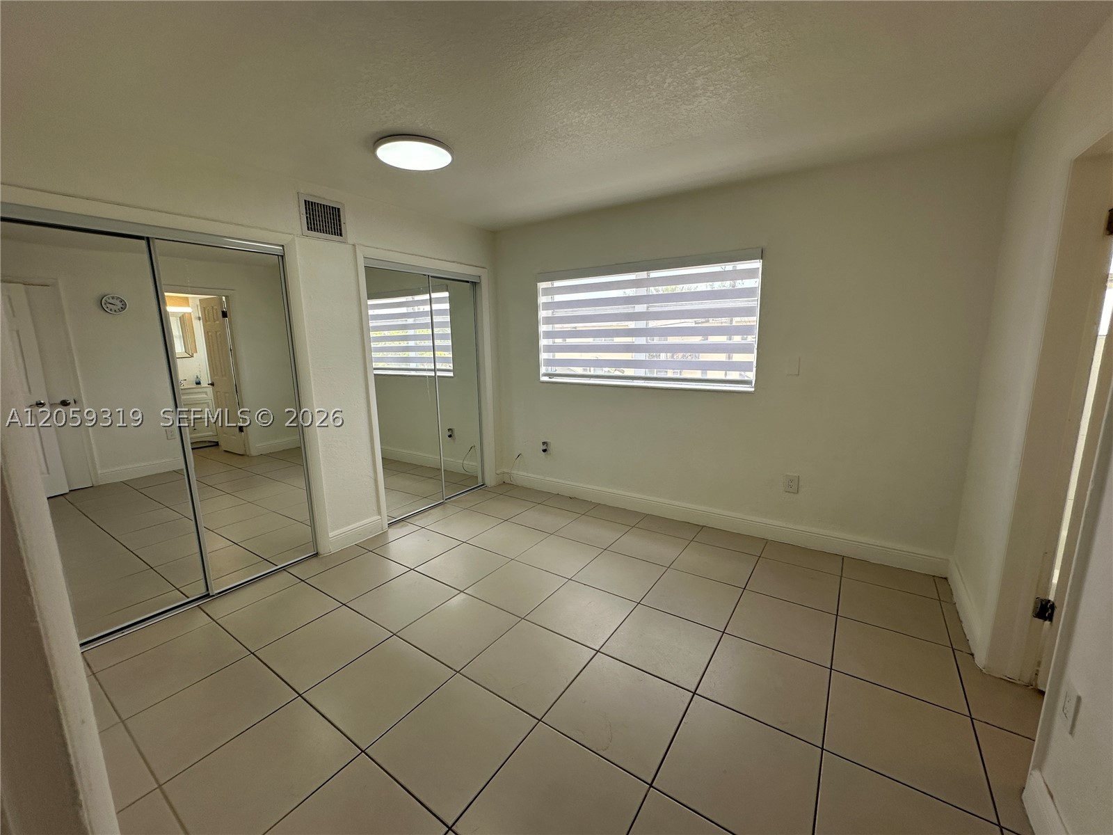 TROPICAL PARK CONDO - Residential