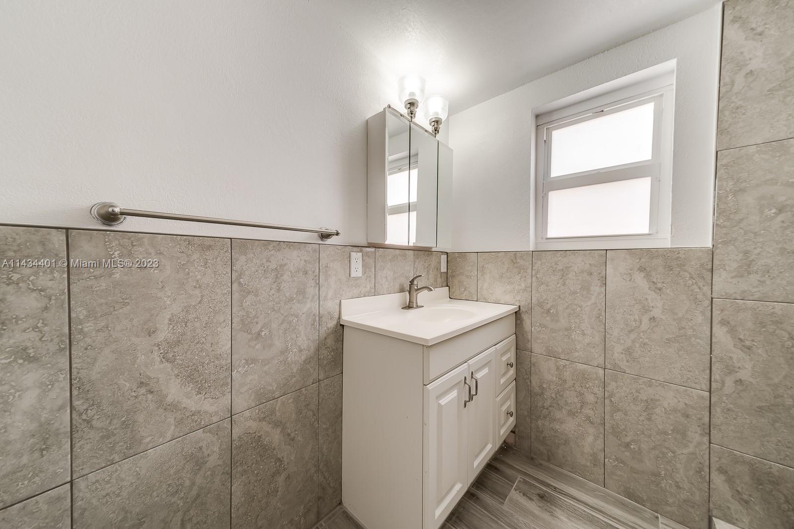 NORTH HOLLYWOOD - Residential Lease