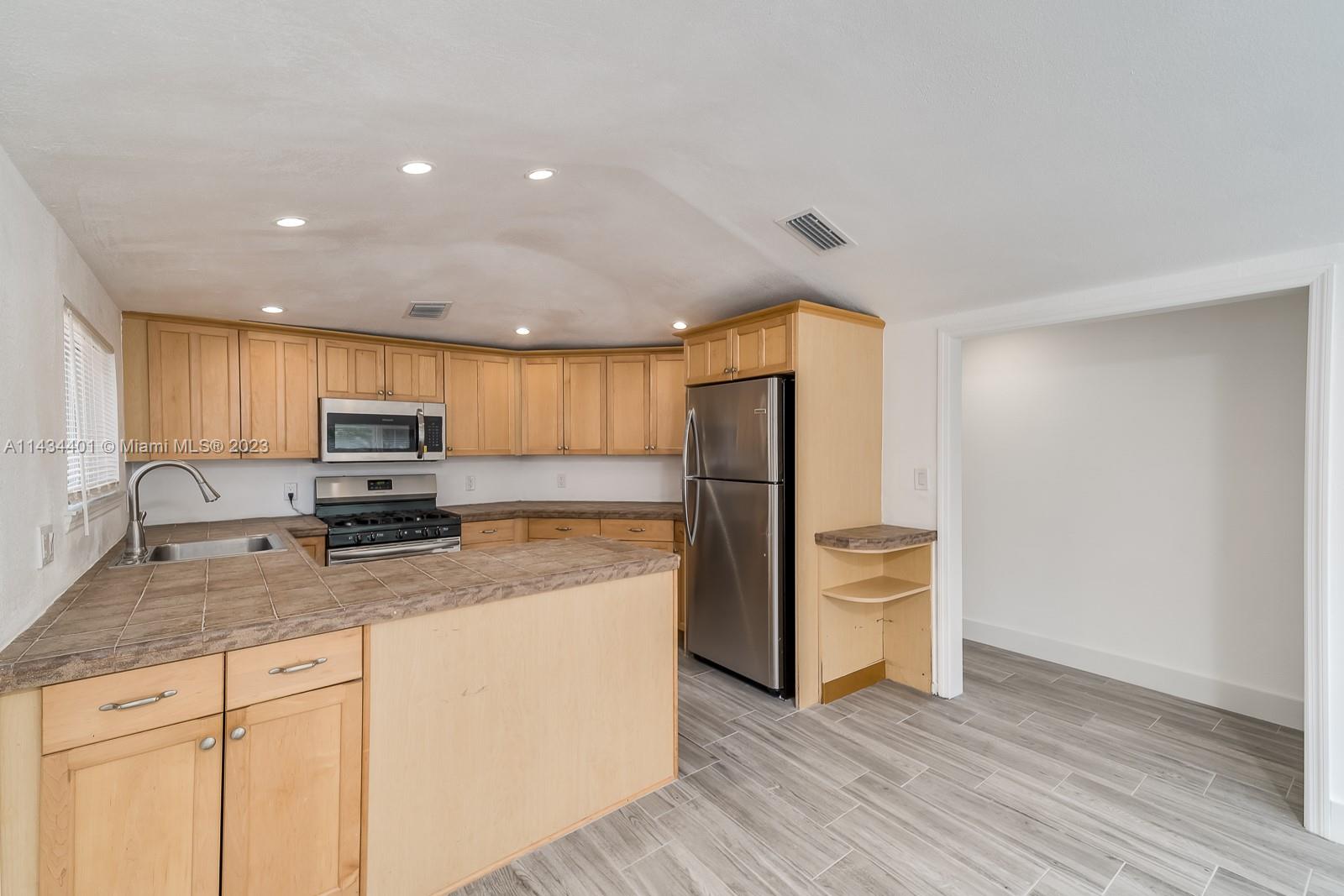 NORTH HOLLYWOOD - Residential Lease