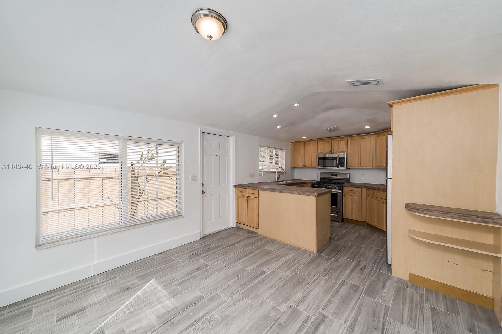 NORTH HOLLYWOOD - Residential Lease