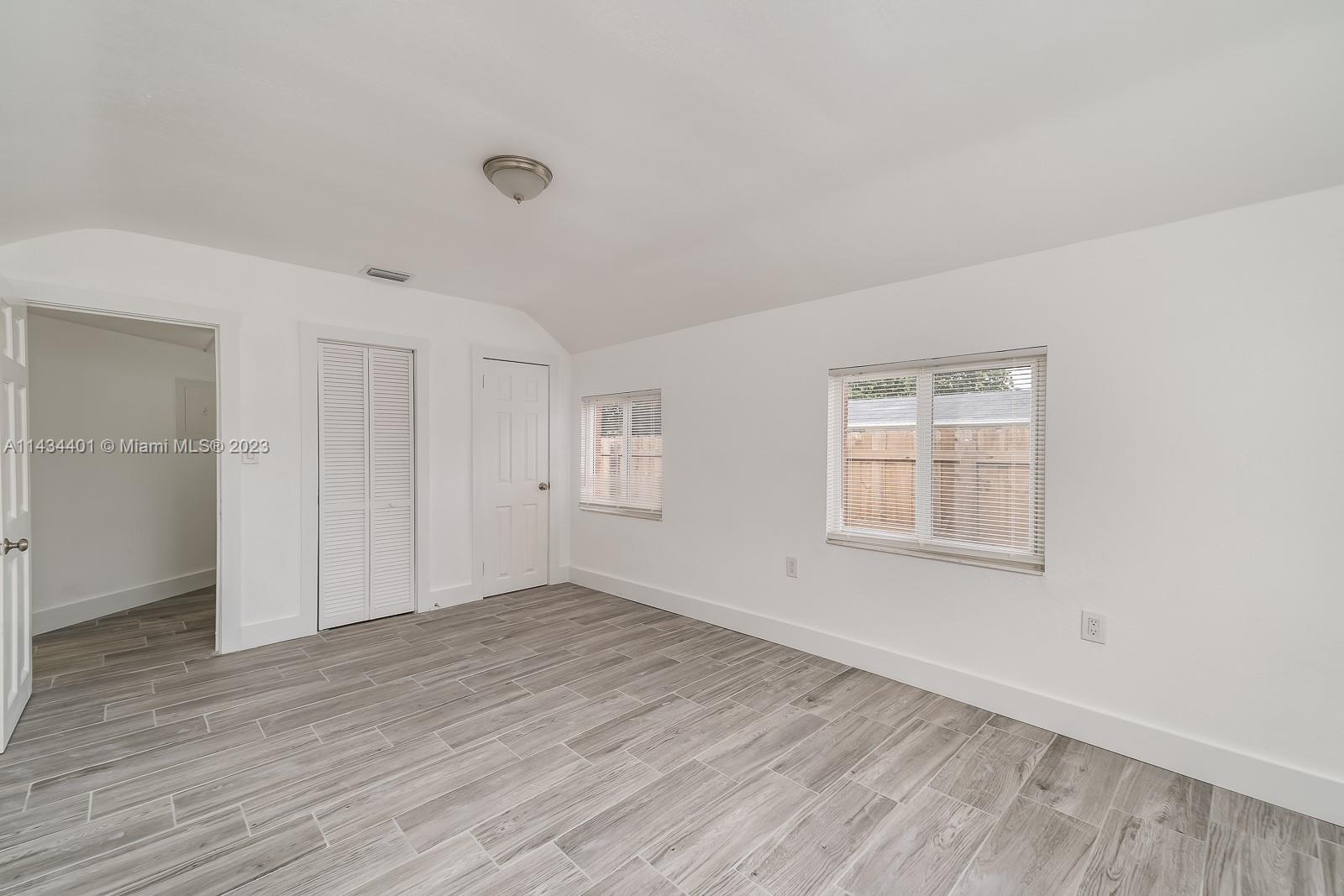 NORTH HOLLYWOOD - Residential Lease