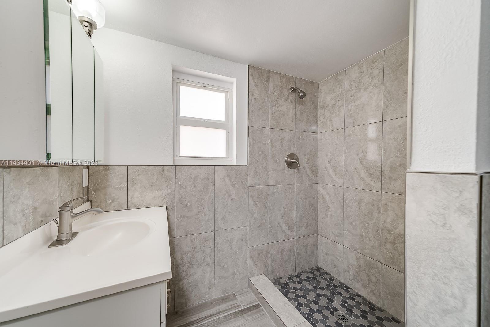 NORTH HOLLYWOOD - Residential Lease
