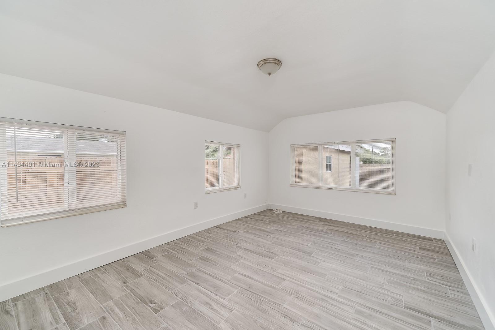 NORTH HOLLYWOOD - Residential Lease