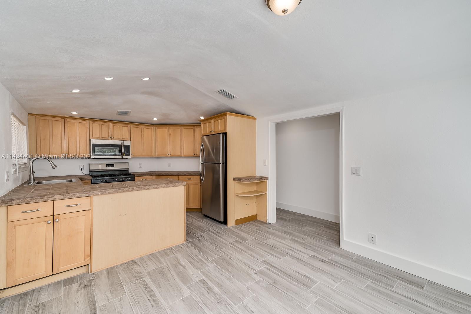 NORTH HOLLYWOOD - Residential Lease