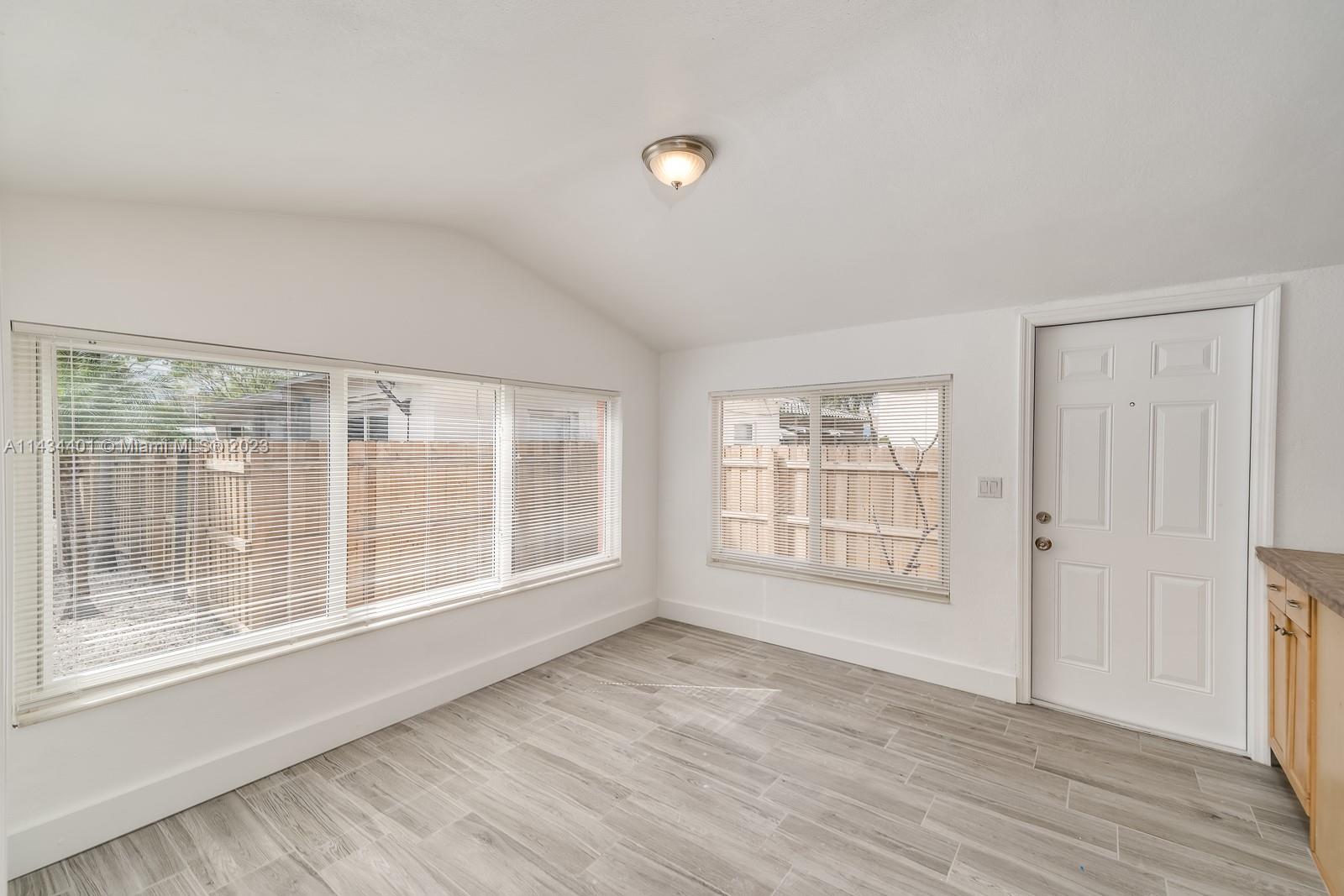 NORTH HOLLYWOOD - Residential Lease