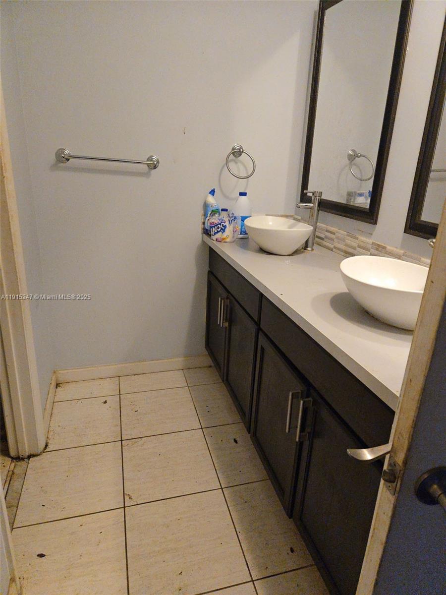WIMBLEDON TOWNHOUSE I-16 - Residential