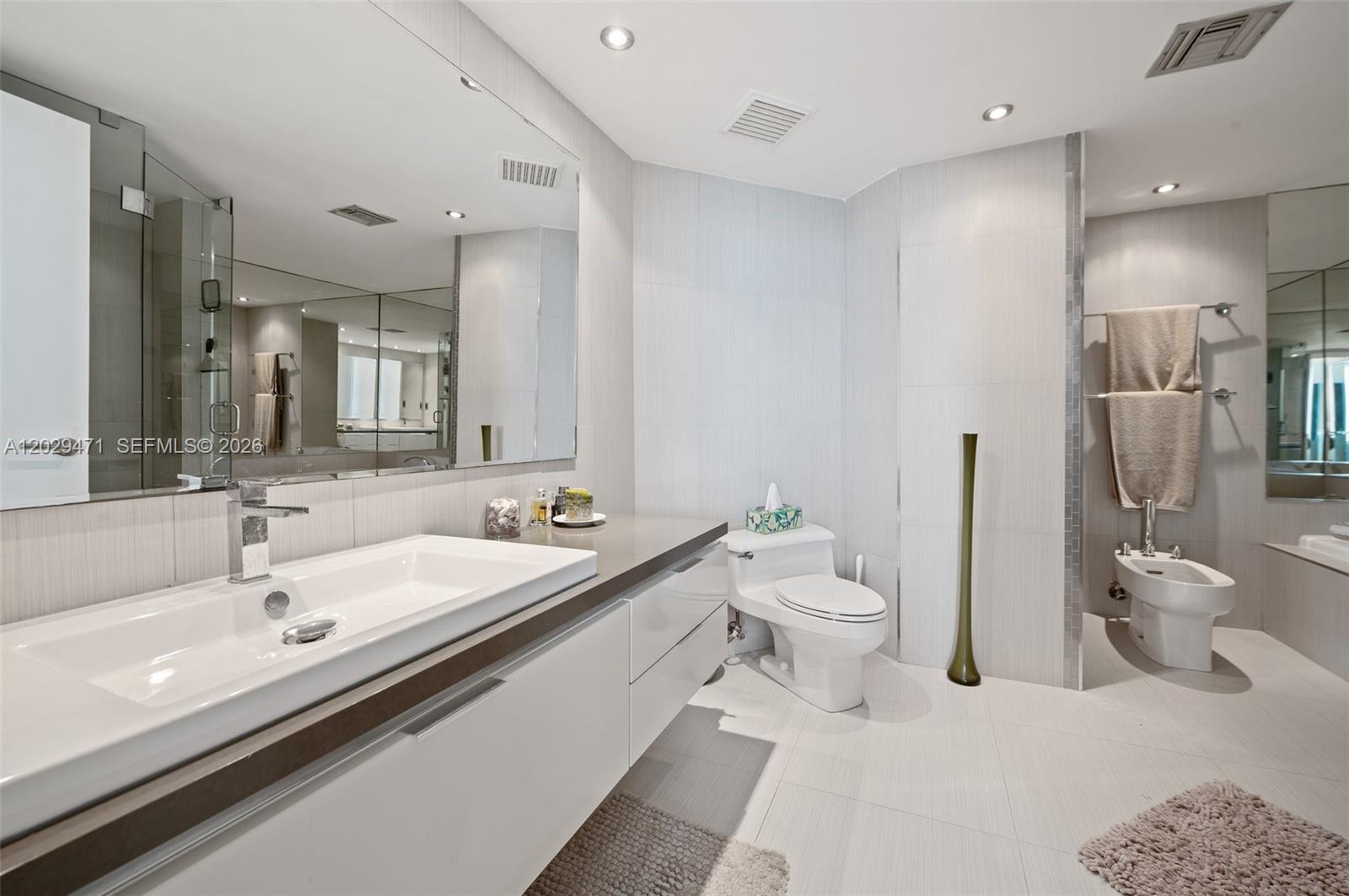 THE WAVES CONDO - Residential Lease