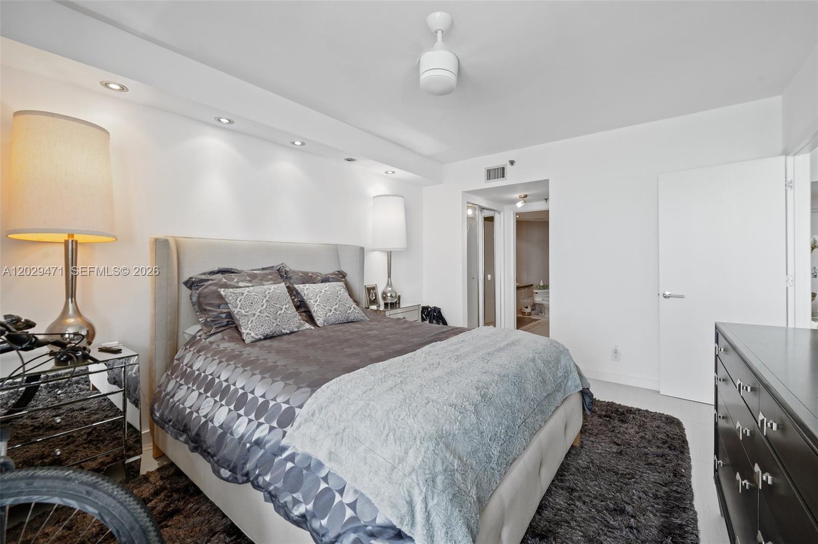 THE WAVES CONDO - Residential Lease
