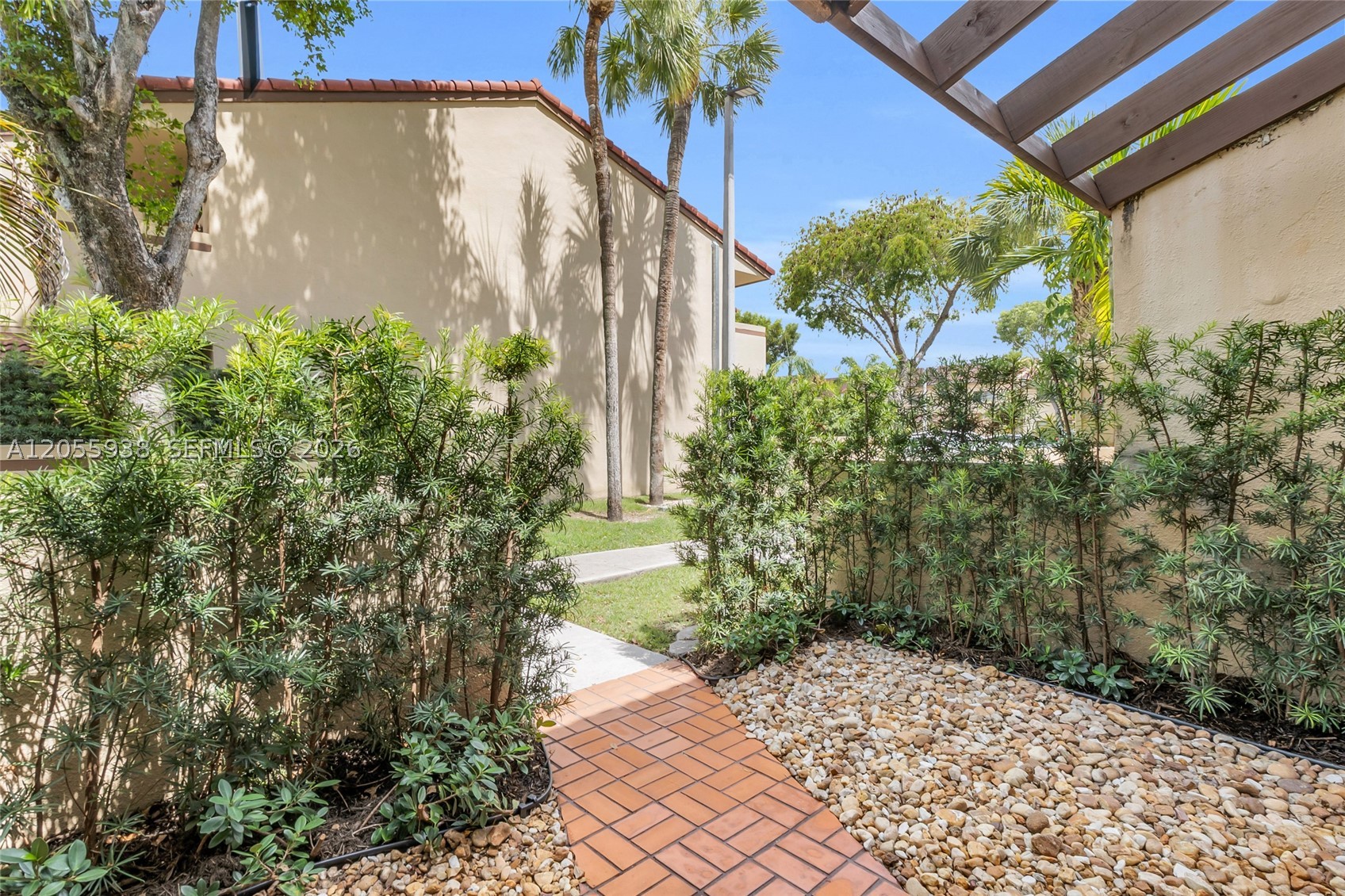 KENDALL LAKES EAST PATIO - Residential