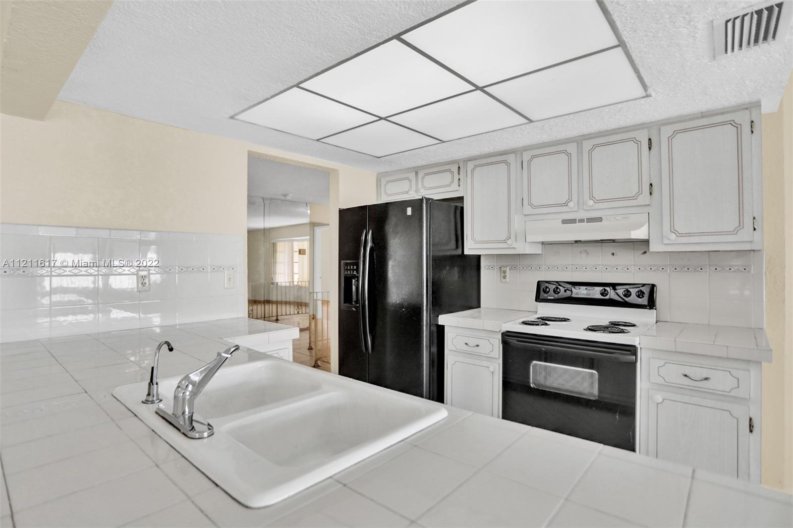OAKLAND ESTATES NORTH 2 S - Residential Lease