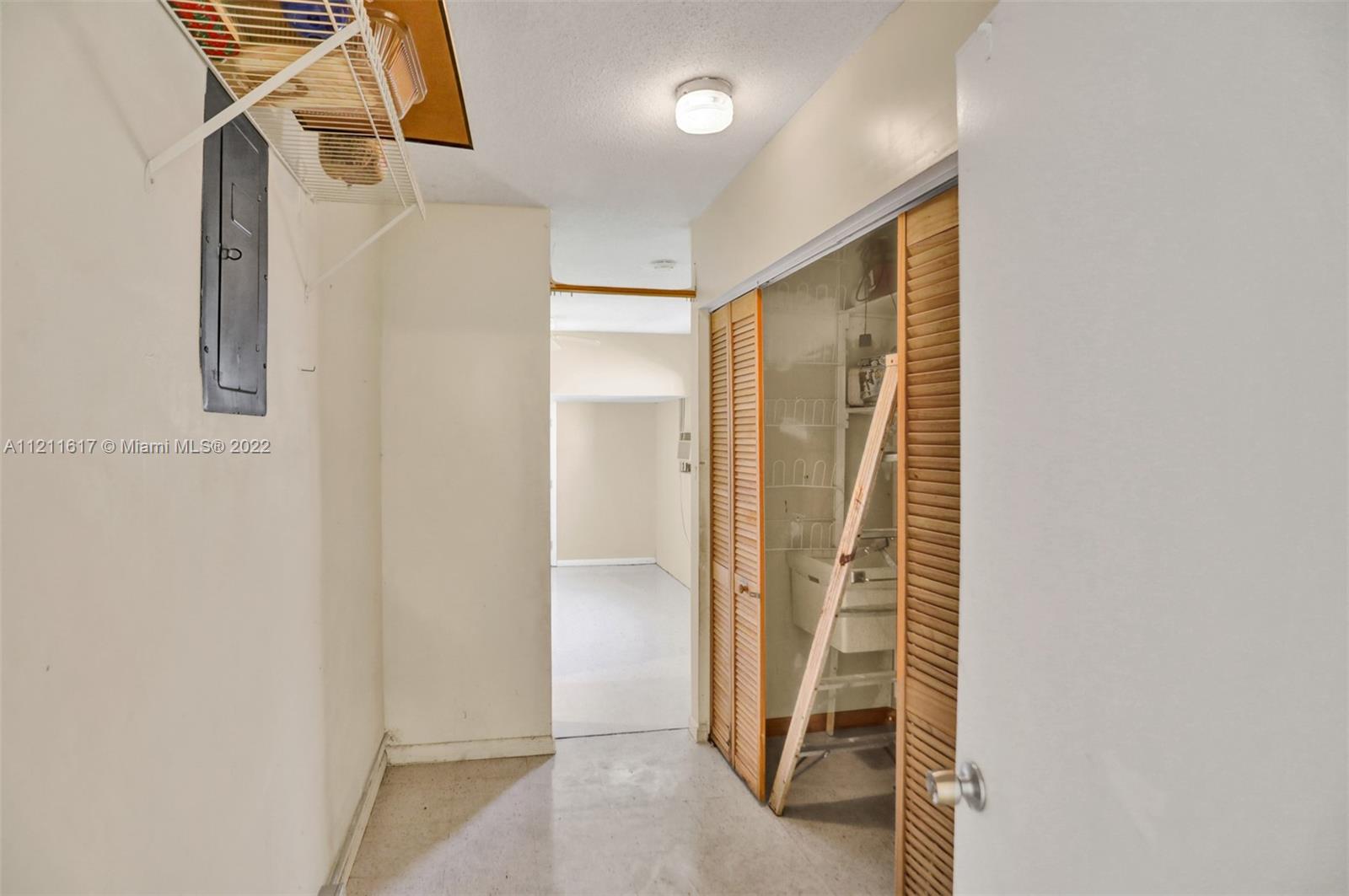 OAKLAND ESTATES NORTH 2 S - Residential Lease