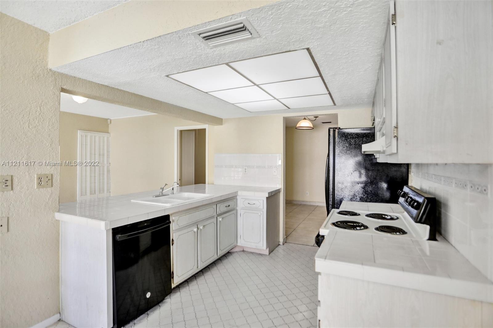 OAKLAND ESTATES NORTH 2 S - Residential Lease