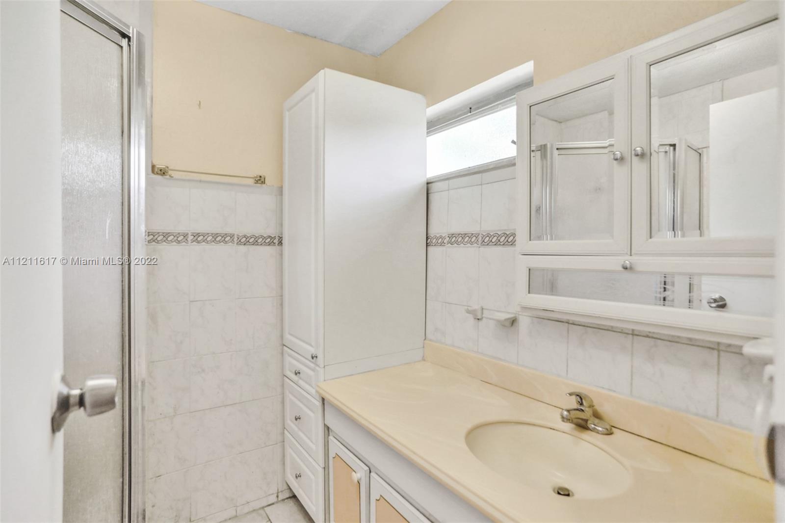 OAKLAND ESTATES NORTH 2 S - Residential Lease
