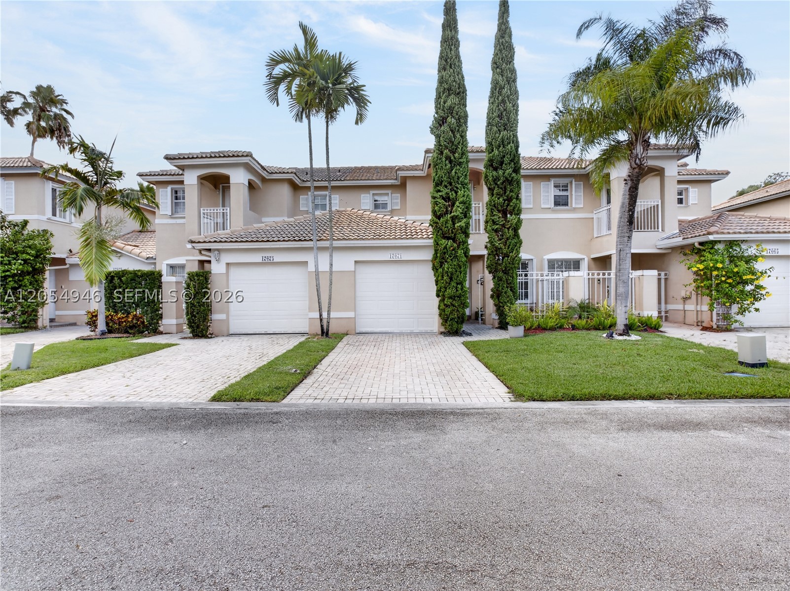 PEMBROKE ISLES 1 - Residential