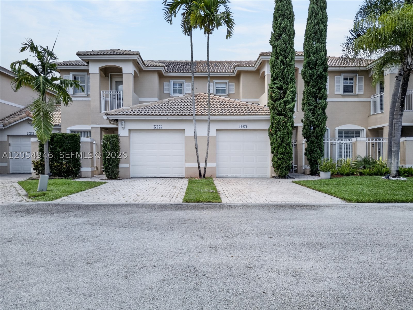 PEMBROKE ISLES 1 - Residential