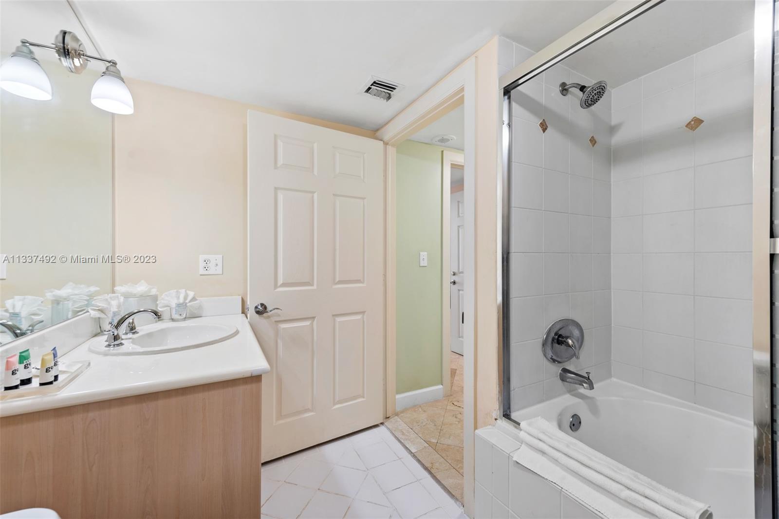 THE MUTINY CONDO - Residential
