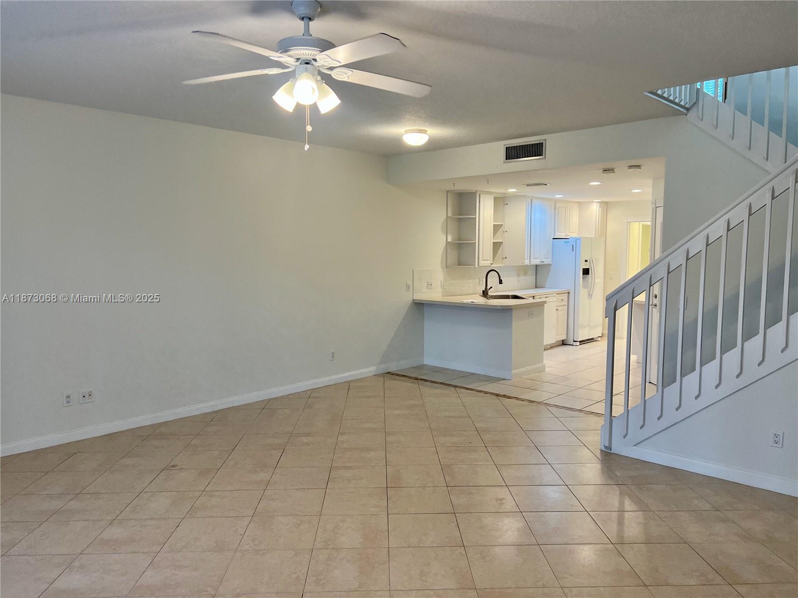 CATALINA LAKES - Residential Lease