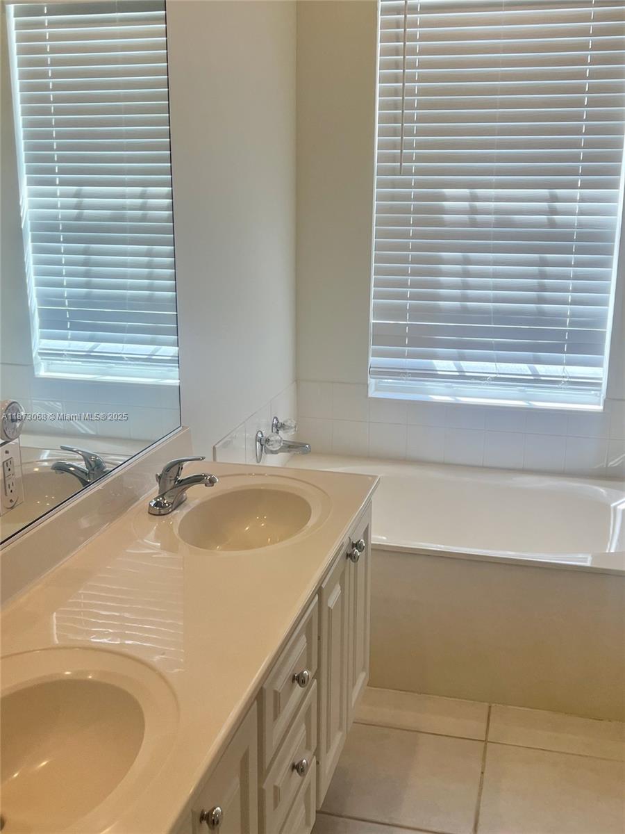 CATALINA LAKES - Residential Lease