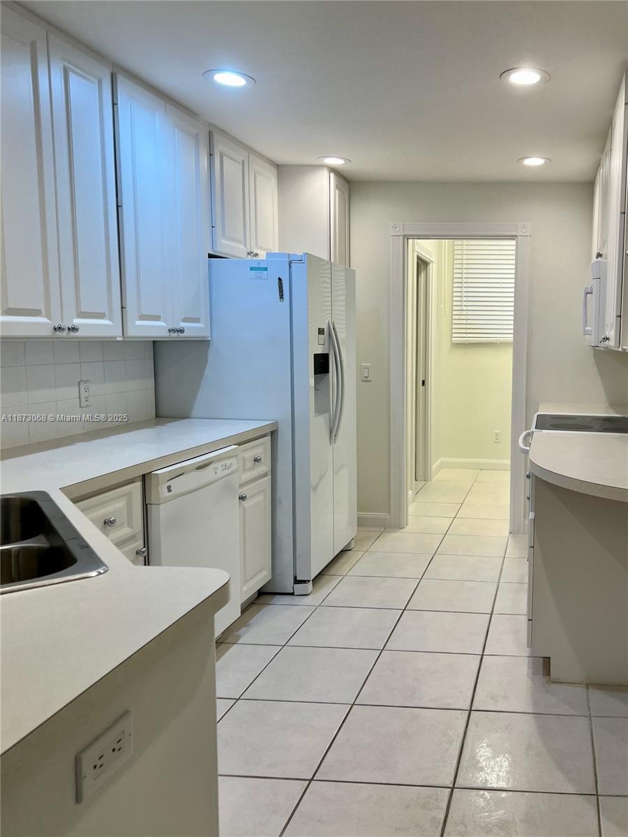 CATALINA LAKES - Residential Lease
