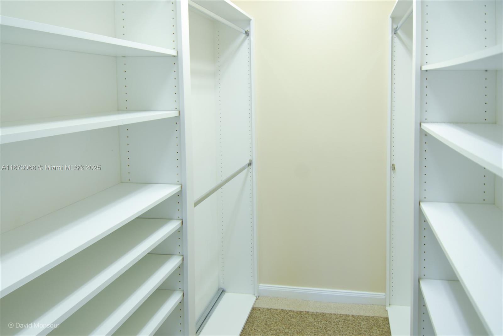 CATALINA LAKES - Residential Lease