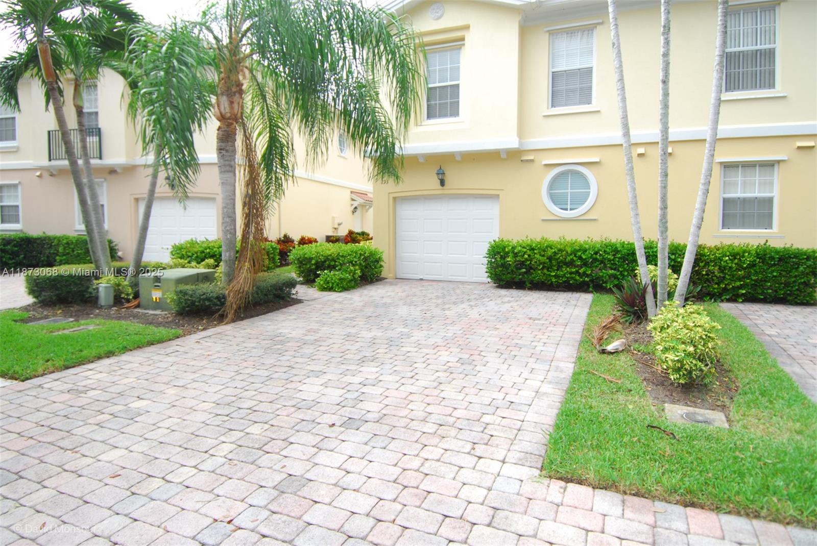 CATALINA LAKES - Residential Lease