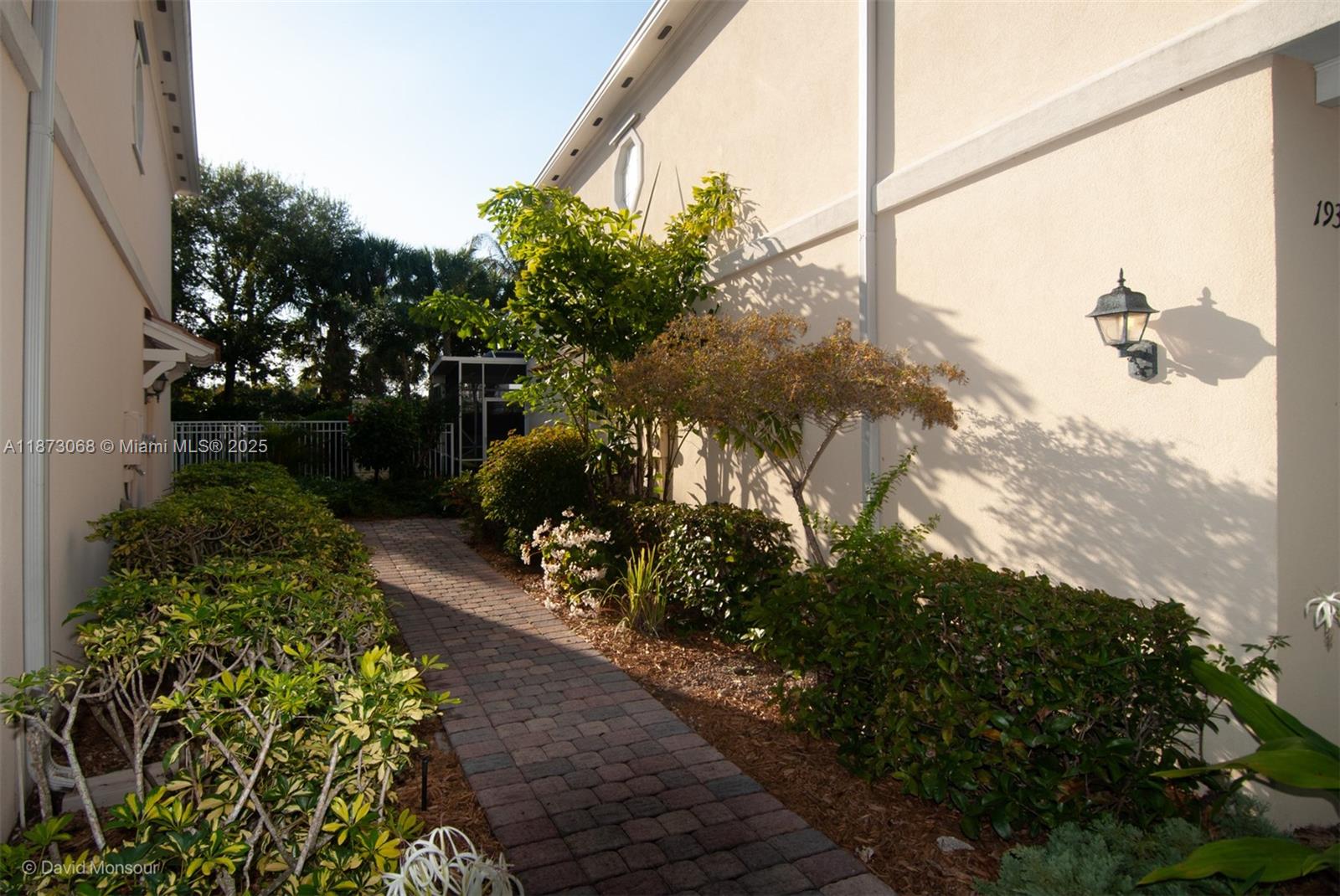 CATALINA LAKES - Residential Lease