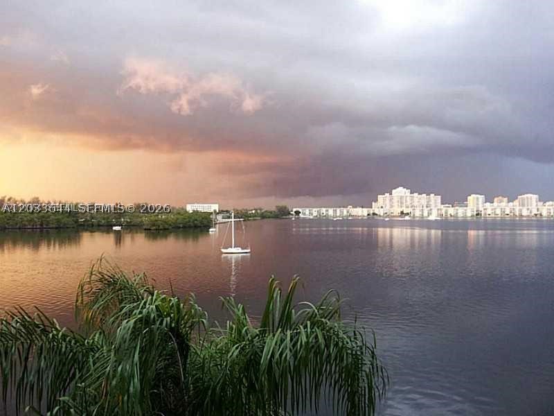 REEF NORTH CONDO - Residential