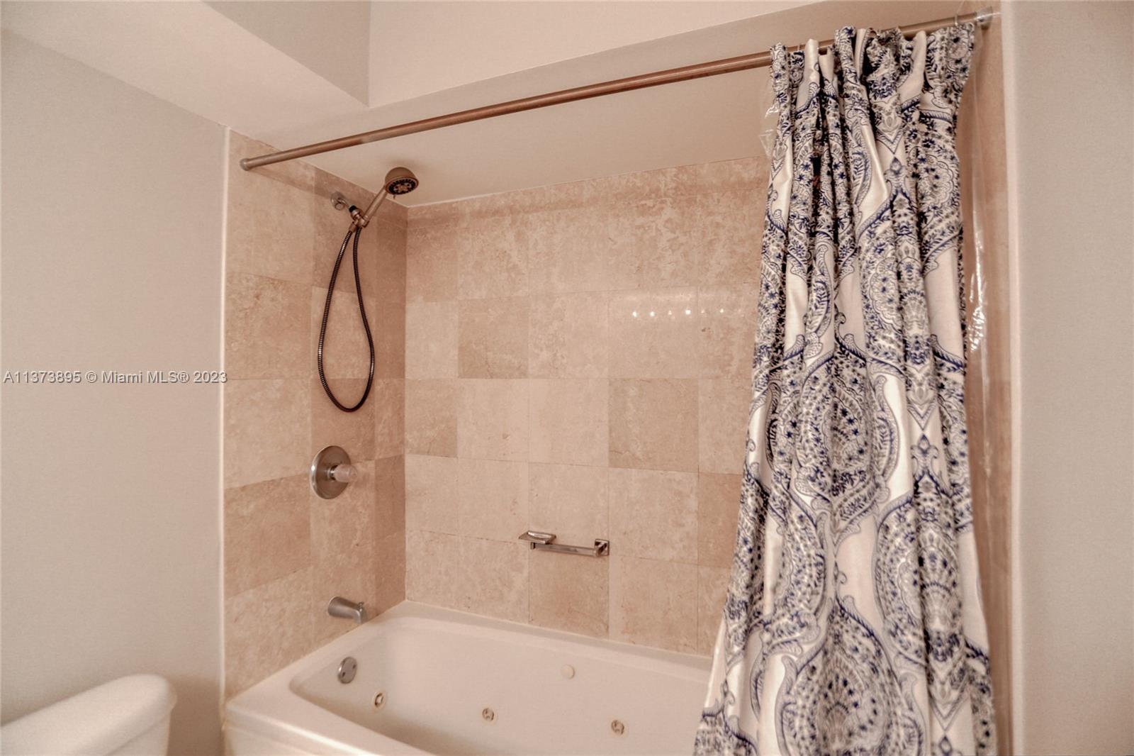 THE GRANDVIEW CONDO - Residential Lease