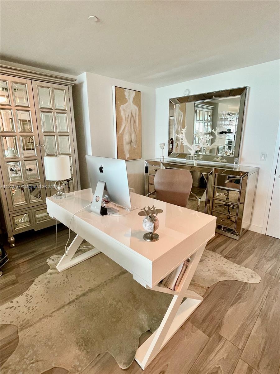 ICON BAY CONDO - Residential Lease