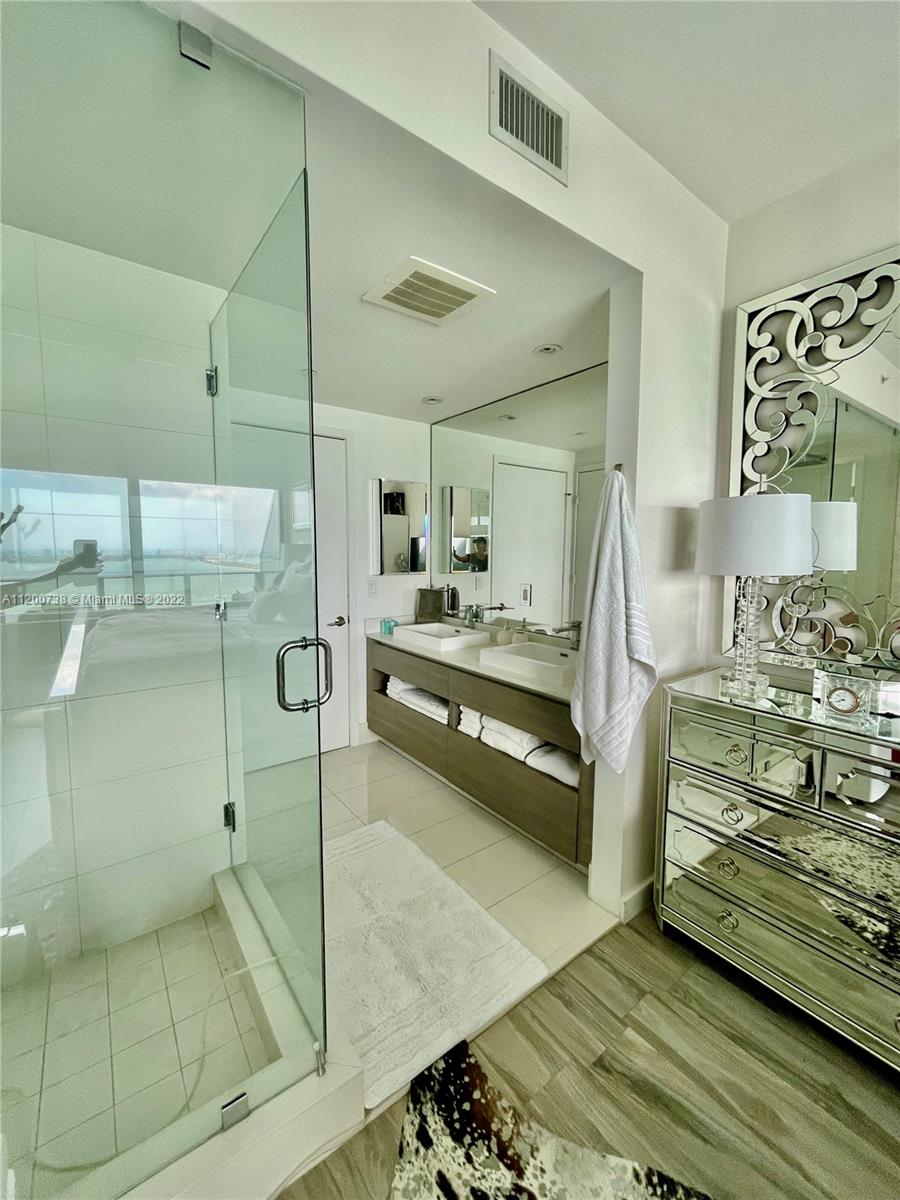 ICON BAY CONDO - Residential Lease