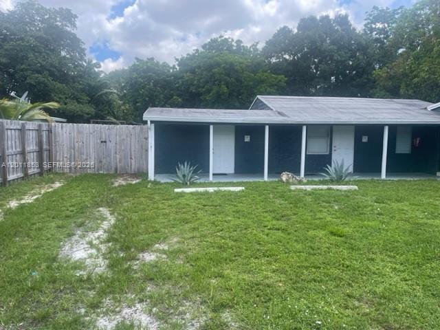 ATTENTION INVESTORS!!!! 
Income producing triplex in large lot (11600 sqft). In fast improving area in the heart of Oakland Park. Building code allows the construction of 4 townhouses.