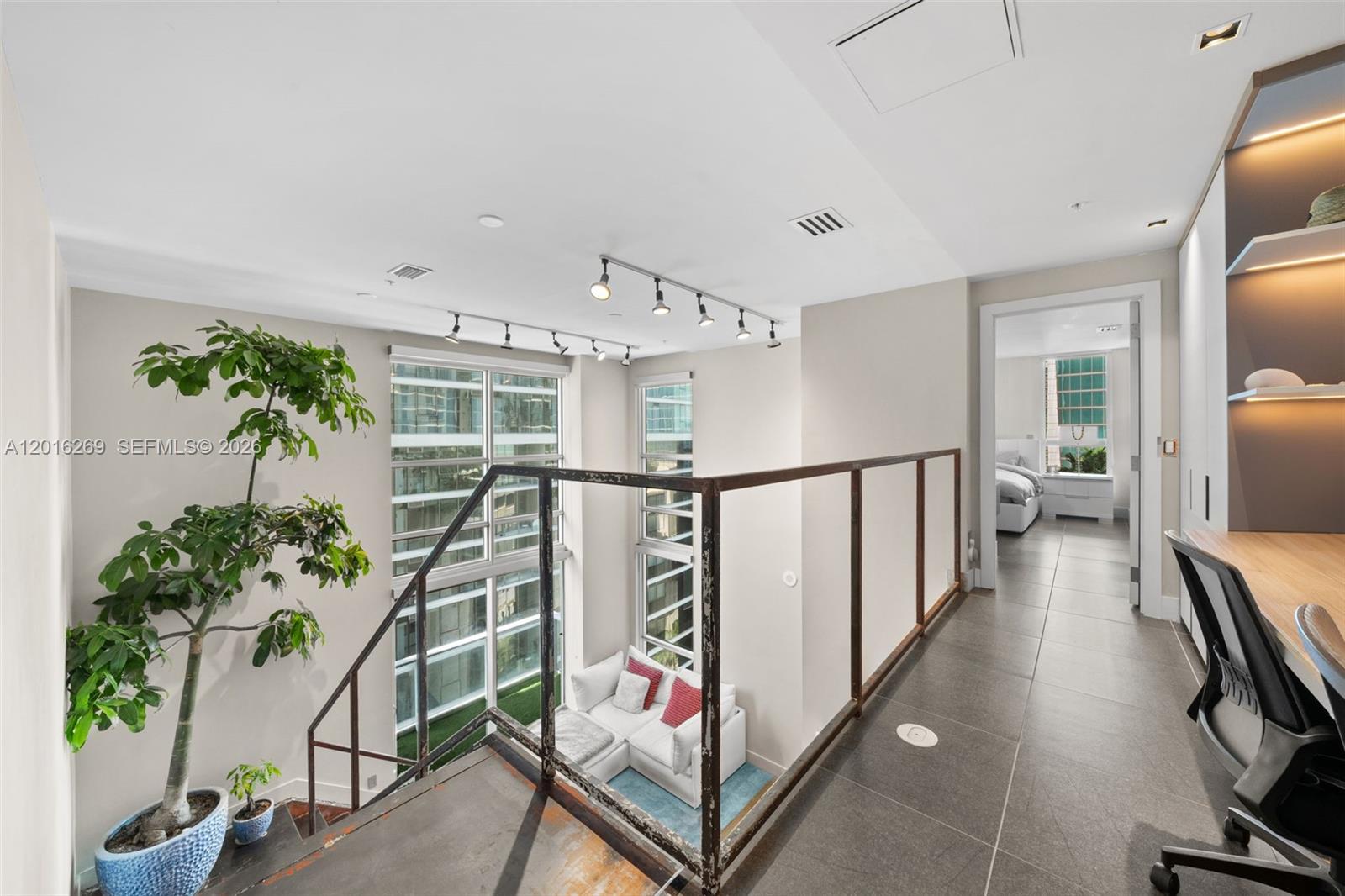 MET 1 CONDO - Residential