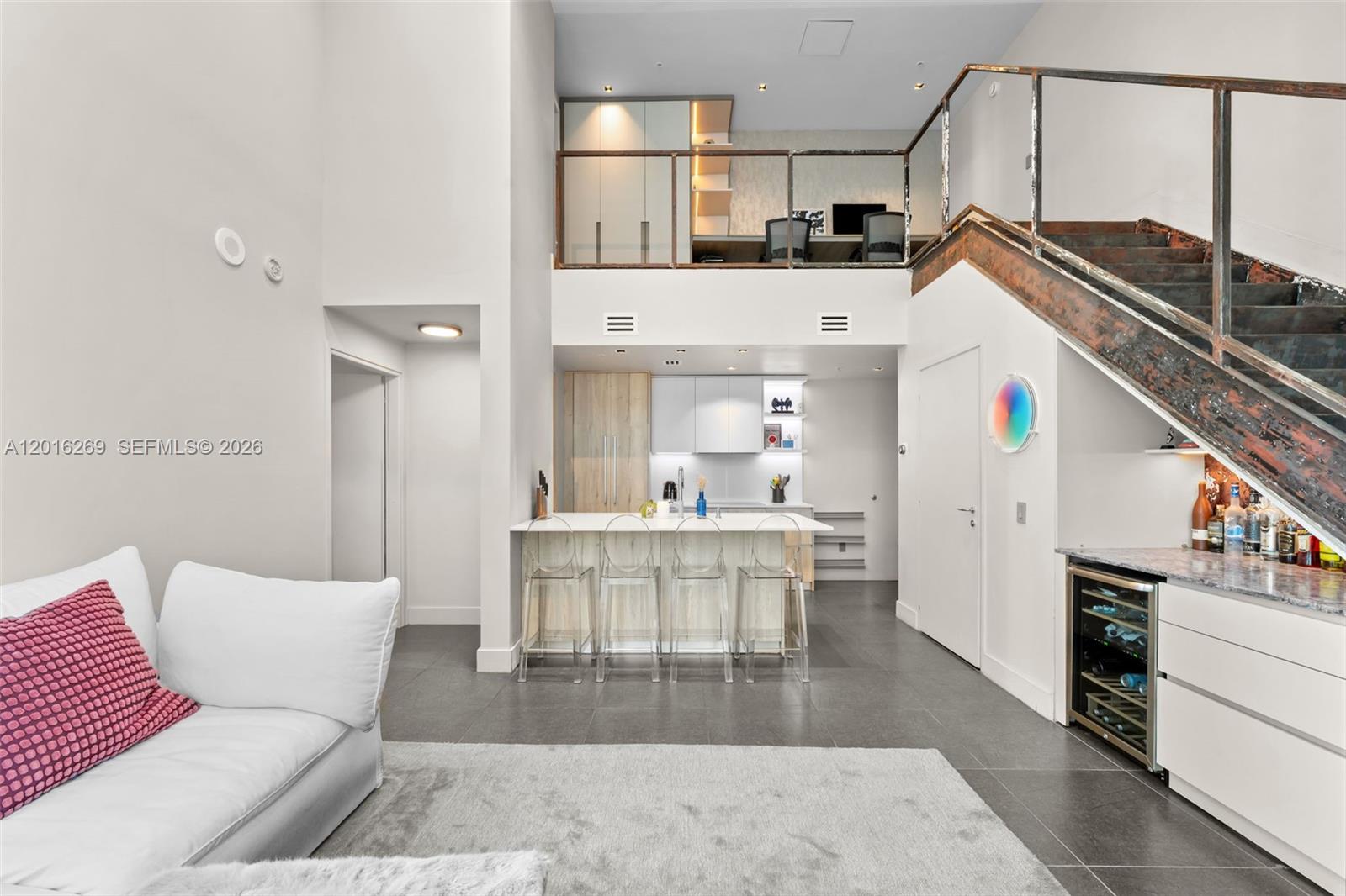 MET 1 CONDO - Residential