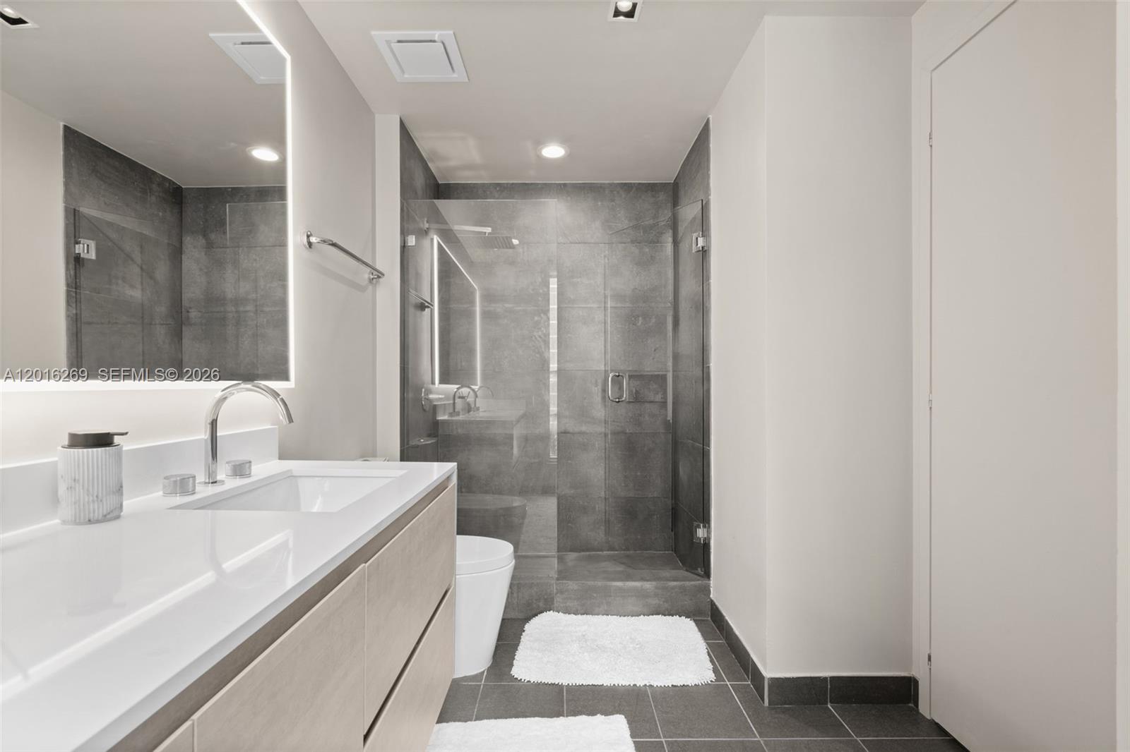 MET 1 CONDO - Residential