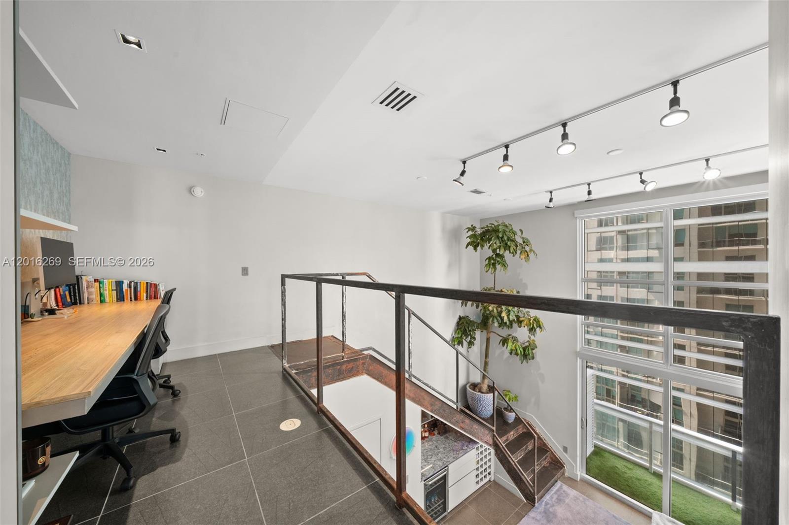 MET 1 CONDO - Residential
