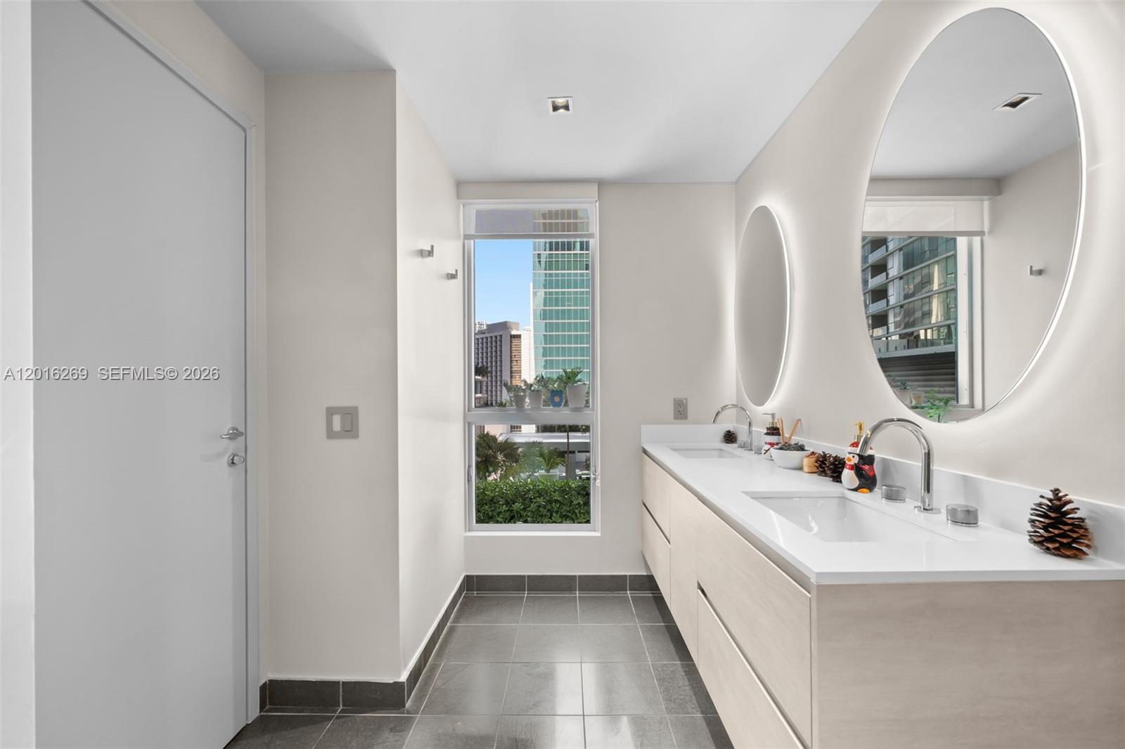MET 1 CONDO - Residential