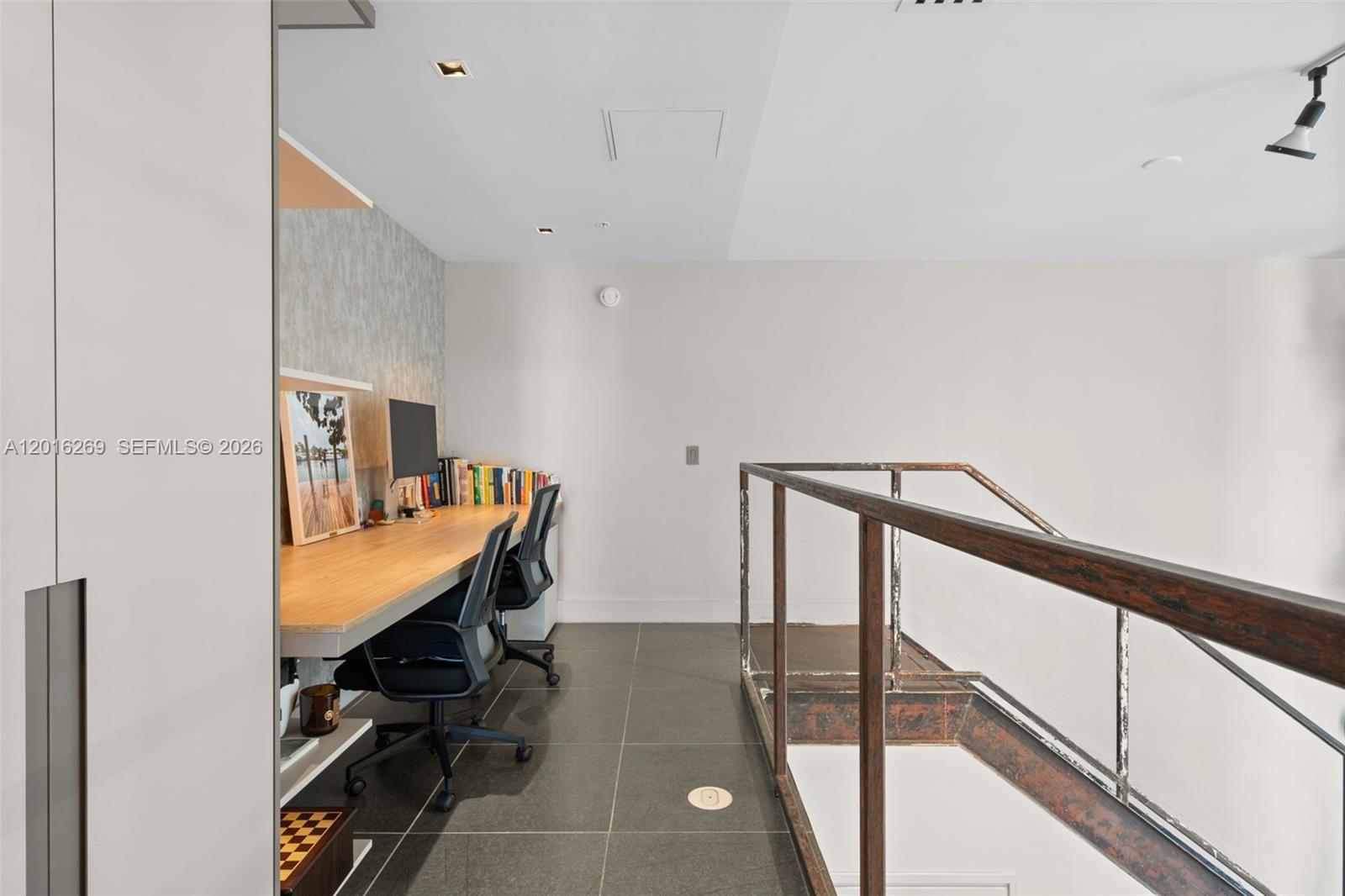 MET 1 CONDO - Residential