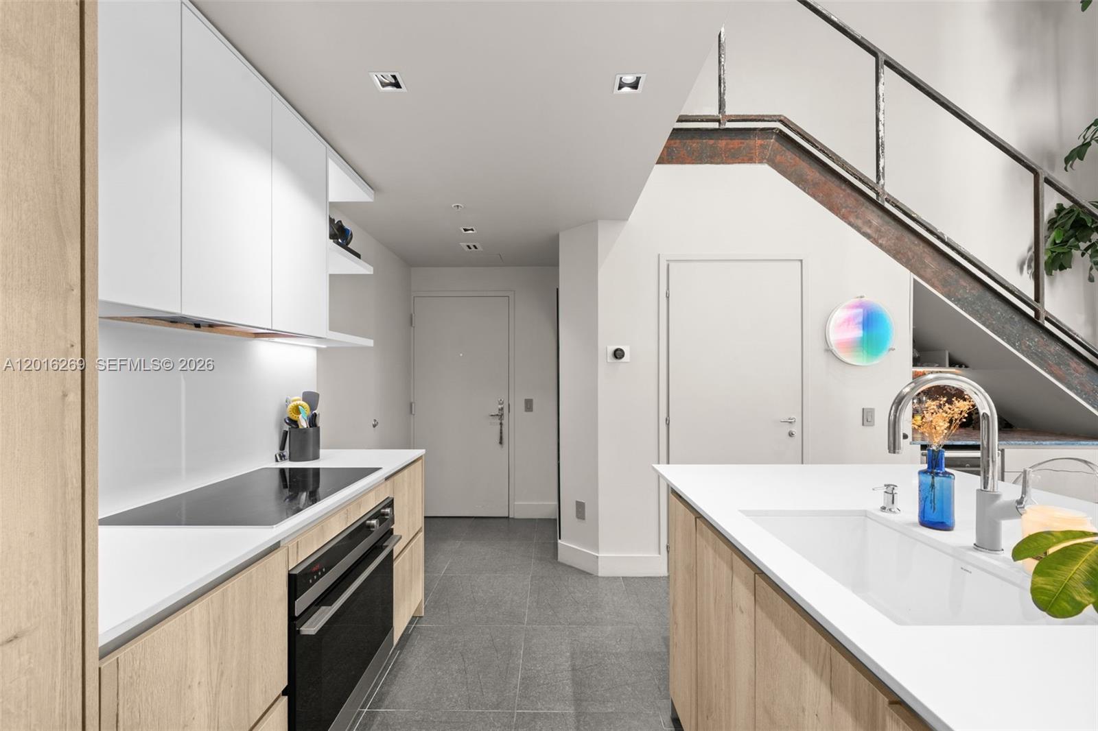 MET 1 CONDO - Residential