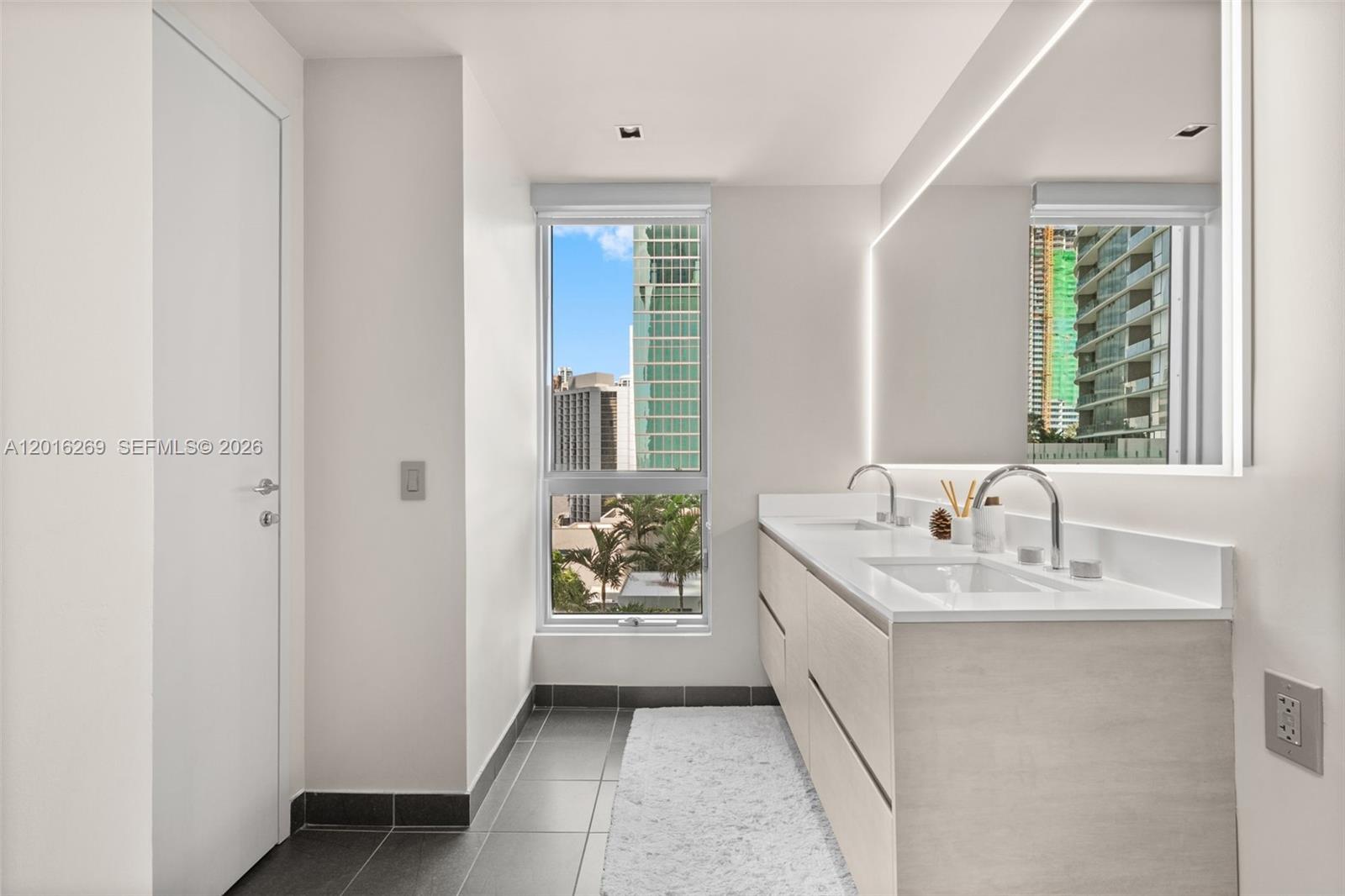 MET 1 CONDO - Residential